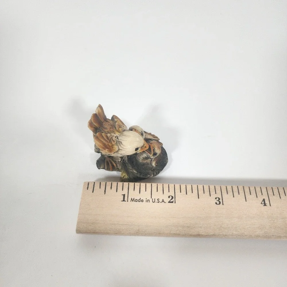 Miniature Resin Mother Bird Feeding Baby Birds in Nest Figurine Nature Decor